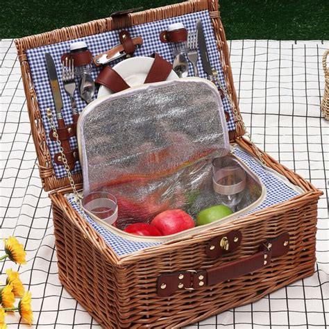 Picnic Basket Set .